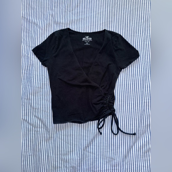 Hollister Women’s US S Black Cropped Crossover Wrap Side Baby Tee - Picture 7 of 10